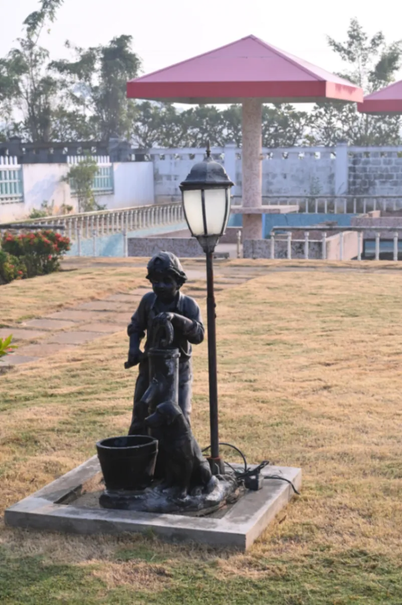 Decorative lamp statue